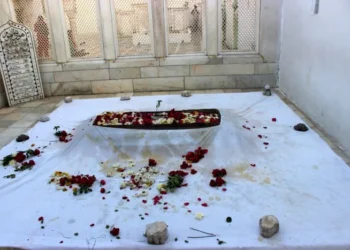 Aurangzeb death and Aurangzeb tomb